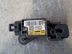 Gebruikte Airbag Sensor Opel Vectra C GTS 3.2 V6 24V Prijs € 33,00 Margeregeling aangeboden door Autodeleninkleur