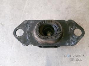 Gebruikte Versnellingsbak Steun Renault Grand Scénic II (JM) 1.5 dCi 100 Prijs € 16,50 Margeregeling aangeboden door Autodeleninkleur