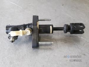 Gebruikte Koppeling Hoofd Cilinder Toyota Yaris II (P9) 1.0 12V VVT-i Prijs € 22,00 Margeregeling aangeboden door Autodeleninkleur