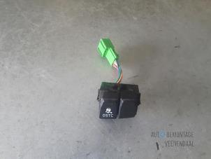 Gebruikte Schakelaar ESP Volvo S40 (MS) 1.6 16V Prijs € 9,00 Margeregeling aangeboden door Autodeleninkleur
