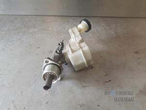 Gebruikte Hoofdremcilinder Nissan Micra (K12) 1.2 16V Prijs € 18,00 Margeregeling aangeboden door Autodeleninkleur