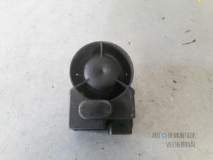 Gebruikte Toeter Renault Grand Scénic III (JZ) 1.5 dCi 105 Prijs € 23,00 Margeregeling aangeboden door Autodeleninkleur