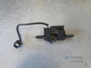 Gebruikte Motorkap Slotmechaniek Renault Grand Scénic III (JZ) 1.5 dCi 105 Prijs € 25,00 Margeregeling aangeboden door Autodeleninkleur