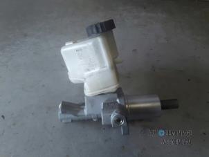 Gebruikte Hoofdremcilinder Mercedes C (W204) 2.5 C-230, C-250 V6 24V Prijs € 60,00 Margeregeling aangeboden door Autodeleninkleur