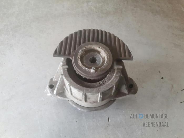 Gebruikte Motorsteun Mercedes C (W204) 2.5 C-230, C-250 V6 24V Prijs € 24,00 Margeregeling aangeboden door Autodeleninkleur
