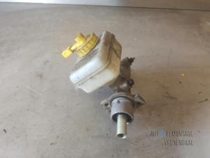 Gebruikte Hoofdremcilinder Volkswagen Golf IV (1J1) 1.6 16V Prijs € 8,00 Margeregeling aangeboden door Autodeleninkleur