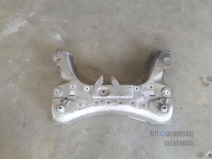 Gebruikte Subframe Renault Clio IV (5R) 1.2 16V Prijs € 35,00 Margeregeling aangeboden door Autodeleninkleur