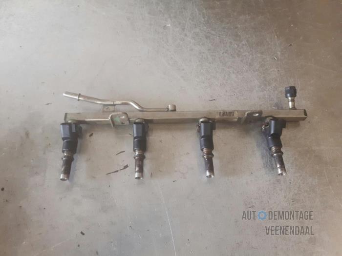 Gebruikte Injector brug Opel Zafira Mk.II (M75) 1.6 16V Prijs € 58,00 Margeregeling aangeboden door Autodeleninkleur