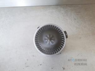 Gebruikte Blower Toyota Yaris (P1) 1.0 16V VVT-i Prijs € 17,00 Margeregeling aangeboden door Autodeleninkleur