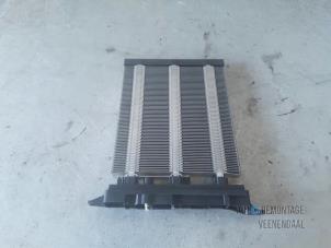 Gebruikte Element Kachelverwarming Volkswagen Golf VI (5K1) 1.6 TDI 16V Prijs € 9,00 Margeregeling aangeboden door Autodeleninkleur