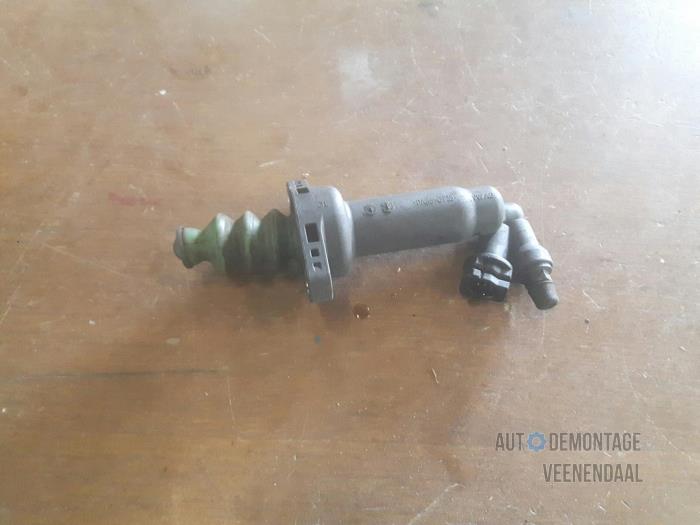 Gebruikte Koppeling Hoofd Cilinder Seat Ibiza III (6L1) 1.9 TDI 100 Prijs € 25,00 Margeregeling aangeboden door Autodeleninkleur