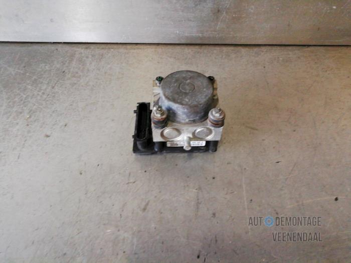 Gebruikte ABS Pomp Renault Clio III (BR/CR) 1.4 16V Prijs € 19,00 Margeregeling aangeboden door Autodeleninkleur