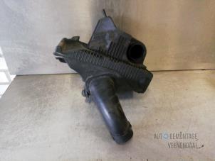 Gebruikte Luchtfilterhuis Renault Clio III (BR/CR) 1.4 16V Prijs € 9,00 Margeregeling aangeboden door Autodeleninkleur