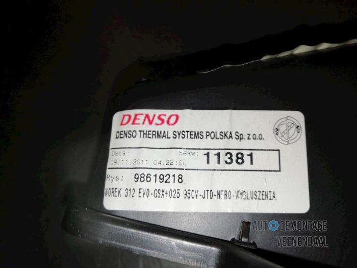 Kachel Ventilatiemotor van een Fiat 500 (312) 1.2 69 2012