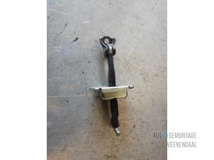 Gebruikte Deurvanger 2Deurs rechts Toyota Yaris II (P9) 1.3 16V VVT-i Prijs € 16,50 Margeregeling aangeboden door Autodeleninkleur