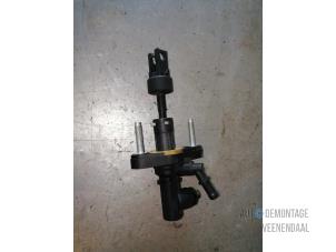 Gebruikte Koppeling Hoofd Cilinder Toyota Yaris II (P9) 1.3 16V VVT-i Prijs € 22,00 Margeregeling aangeboden door Autodeleninkleur