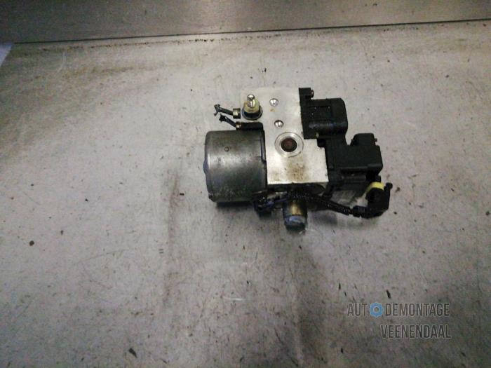 Gebruikte ABS Pomp Opel Omega B Caravan (21/22/23) 2.2 16V Prijs € 25,00 Margeregeling aangeboden door Autodeleninkleur