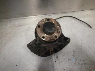 Gebruikte Fusee rechts-voor Opel Omega B Caravan (21/22/23) 2.2 16V Prijs € 15,00 Margeregeling aangeboden door Autodeleninkleur