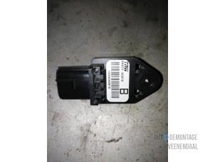 Gebruikte Airbag Sensor Toyota Corolla Verso (R10/11) 1.6 16V VVT-i Prijs € 16,50 Margeregeling aangeboden door Autodeleninkleur