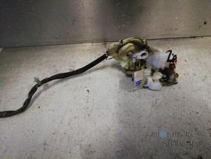 Gebruikte Slotmechaniek Portier 4Deurs links-achter Honda Civic (EP/EU) 1.6 16V VTEC Prijs € 44,00 Margeregeling aangeboden door Autodeleninkleur