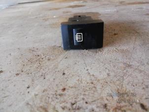 Gebruikte Schakelaar Achteruitverwarming Kia Sorento I (JC) 2.5 CRDi 16V Prijs € 8,80 Margeregeling aangeboden door Autodeleninkleur