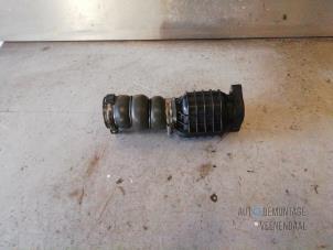 Gebruikte Intercooler Slang Peugeot 208 I (CA/CC/CK/CL) 1.6 e-HDi FAP Prijs € 22,00 Margeregeling aangeboden door Autodeleninkleur