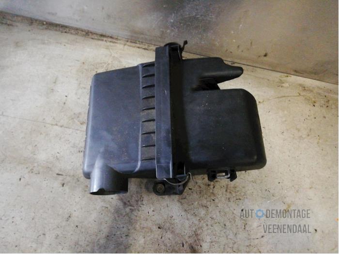 Gebruikte Luchtfilterhuis Toyota Yaris (P1) 1.0 16V VVT-i Prijs € 19,80 Margeregeling aangeboden door Autodeleninkleur