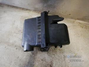 Gebruikte Luchtfilterhuis Toyota Yaris (P1) 1.0 16V VVT-i Prijs € 19,80 Margeregeling aangeboden door Autodeleninkleur