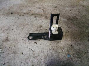 Gebruikte Airbag Sensor Toyota Yaris (P1) 1.0 16V VVT-i Prijs € 22,00 Margeregeling aangeboden door Autodeleninkleur