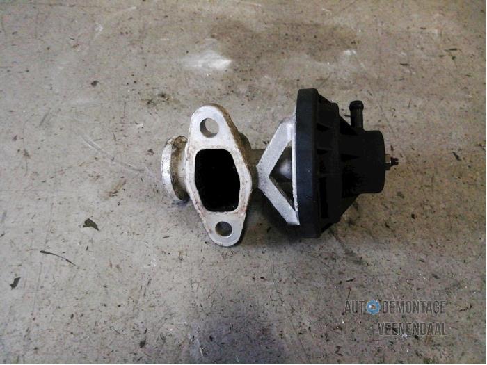 Gebruikte Uitlaat gasklep (EGR) Volkswagen Caddy III (2KA,2KH,2CA,2CH) 2.0 SDI Prijs € 26,40 Margeregeling aangeboden door Autodeleninkleur