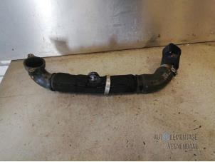 Gebruikte Intercooler Buis Volkswagen Golf VII (AUA) 1.6 TDI 16V Prijs € 18,00 Margeregeling aangeboden door Autodeleninkleur