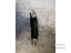 Gebruikte Paniekverlichtings Schakelaar Hyundai i20 1.2i 16V Prijs € 50,00 Margeregeling aangeboden door Autodeleninkleur