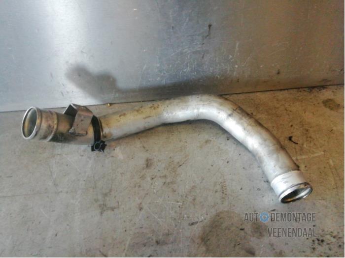 Gebruikte Intercooler Buis Volvo V40 (VW) 1.9 D Prijs € 20,00 Margeregeling aangeboden door Autodeleninkleur