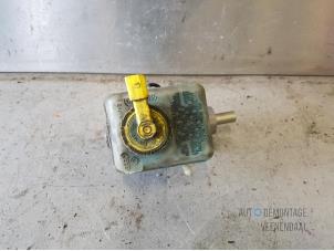 Gebruikte Hoofdremcilinder Seat Ibiza III (6L1) 1.9 TDI 100 Prijs € 19,00 Margeregeling aangeboden door Autodeleninkleur