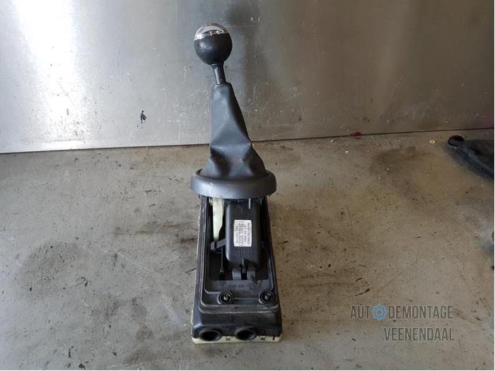 Versnellingspook van een MINI Mini One/Cooper (R50) 1.4 D One 2003