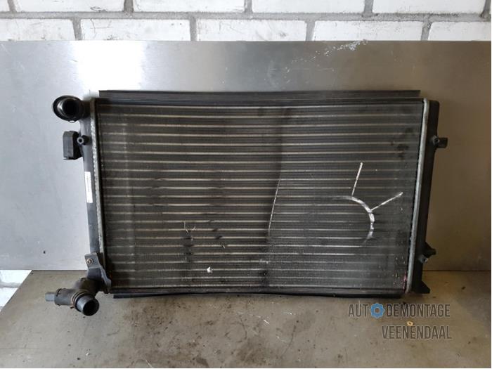 Gebruikte Radiateur Volkswagen Golf V (1K1) 1.4 16V Prijs € 20,00 Margeregeling aangeboden door Autodeleninkleur
