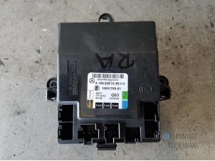 Gebruikte Deur module Mercedes B (W245) 1.5 B-160 16V Prijs € 28,00 Margeregeling aangeboden door Autodeleninkleur