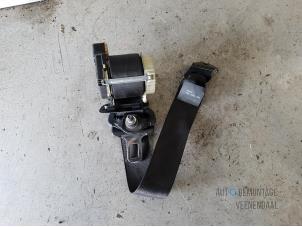Gebruikte Veiligheidsgordel links-achter Opel Corsa C (F08/68) 1.0 12V Prijs € 9,00 Margeregeling aangeboden door Autodeleninkleur