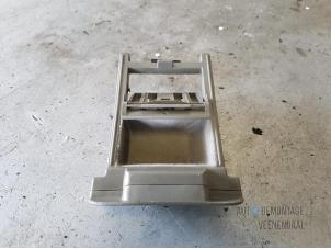 Gebruikte Asbak achter Chevrolet Evanda 2.0 16V Prijs € 25,00 Margeregeling aangeboden door Autodeleninkleur