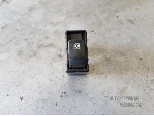 Gebruikte Elektrisch Raam Schakelaar Chevrolet Evanda 2.0 16V Prijs € 5,00 Margeregeling aangeboden door Autodeleninkleur