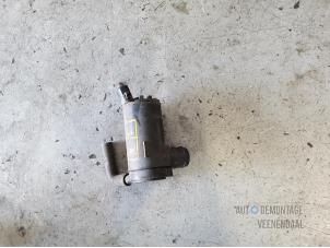 Gebruikte Ruitensproeierpomp voor Chevrolet Evanda 2.0 16V Prijs € 5,00 Margeregeling aangeboden door Autodeleninkleur