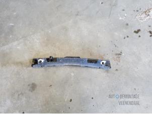 Gebruikte Bumperbalk achter Renault Clio III (BR/CR) 1.4 16V Prijs € 13,00 Margeregeling aangeboden door Autodeleninkleur