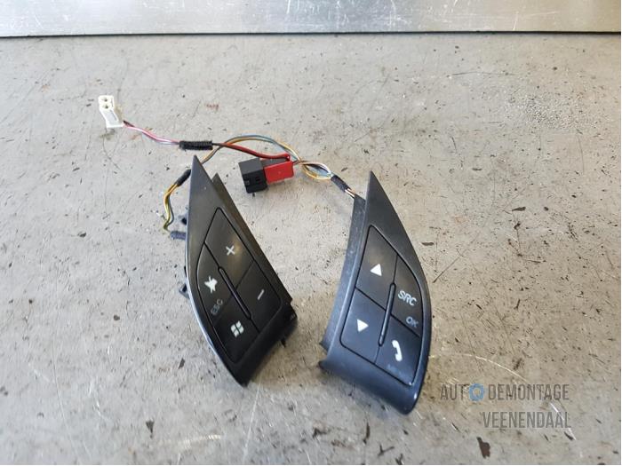 Steering wheel mounted radio control Fiat Punto Grande