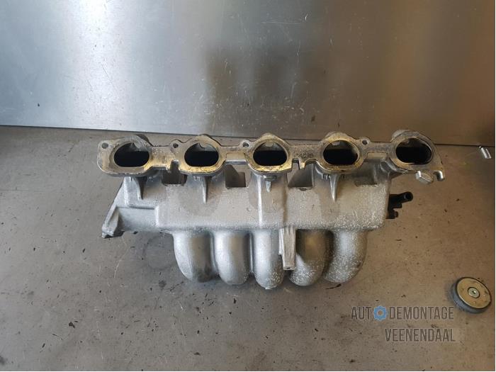 Gebruikte Spruitstuk Inlaat Volvo V70 (SW) 2.4 20V 140 Prijs € 35,00 Margeregeling aangeboden door Autodeleninkleur