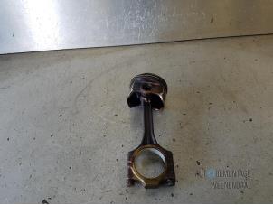 Gebruikte Zuiger Volkswagen Golf V (1K1) 1.6 FSI 16V Prijs € 35,00 Margeregeling aangeboden door Autodeleninkleur