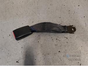 Gebruikte Veiligheidsgordel Insteek midden-achter Subaru Legacy (BE) 2.0 16V Prijs € 10,00 Margeregeling aangeboden door Autodeleninkleur