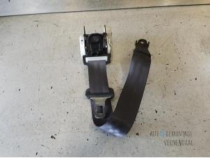 Gebruikte Veiligheidsgordel midden-achter Subaru Legacy (BE) 2.0 16V Prijs € 19,00 Margeregeling aangeboden door Autodeleninkleur