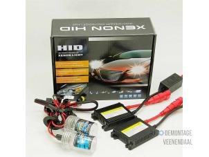 Gebruikte Xenon Lamp Opel Astra H (L48) 1.4 16V Twinport Prijs € 20,00 Margeregeling aangeboden door Autodeleninkleur