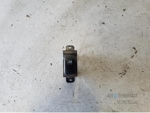 Gebruikte Raam schakelaar elektrisch Kia Rio (DC22/24) 1.5 RS,LS 16V Prijs € 5,00 Margeregeling aangeboden door Autodeleninkleur