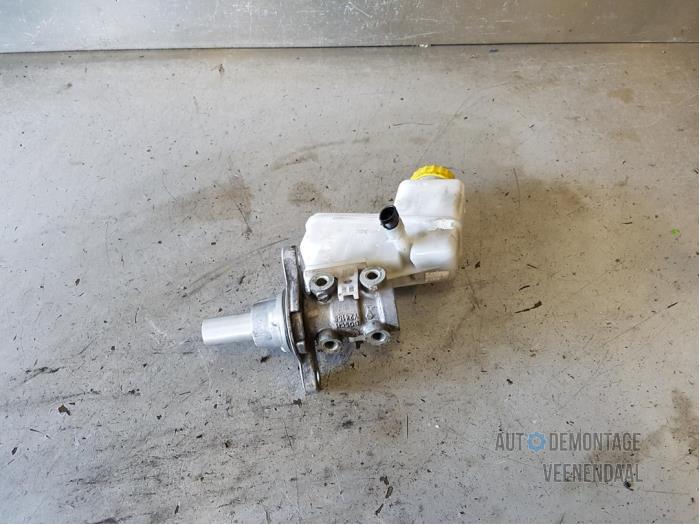 Gebruikte Hoofdremcilinder Fiat Doblo Cargo (223) 1.3 D 16V Multijet Prijs € 24,00 Margeregeling aangeboden door Autodeleninkleur